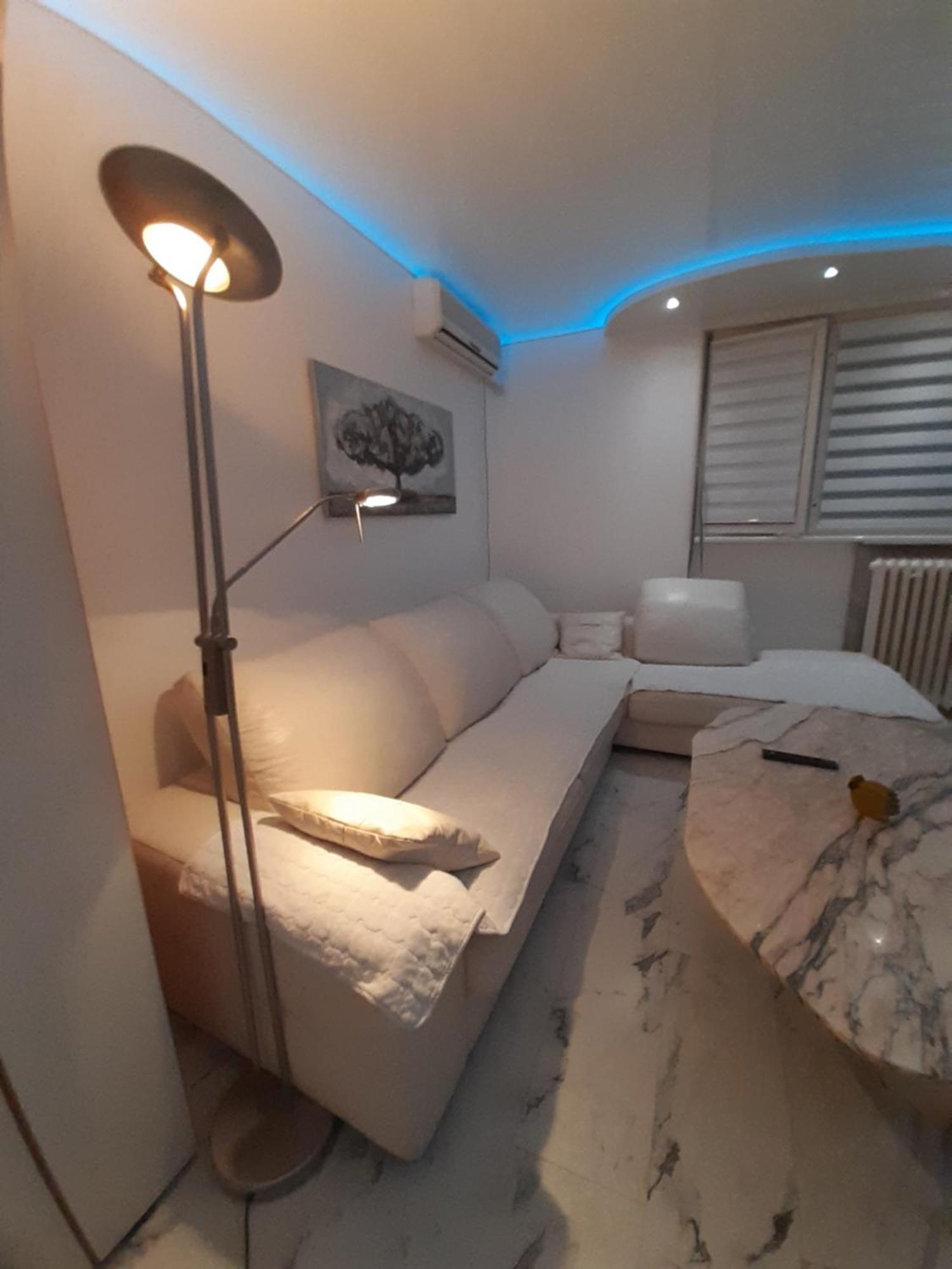 Appartamento Apartman Brdo Belgrado Esterno foto